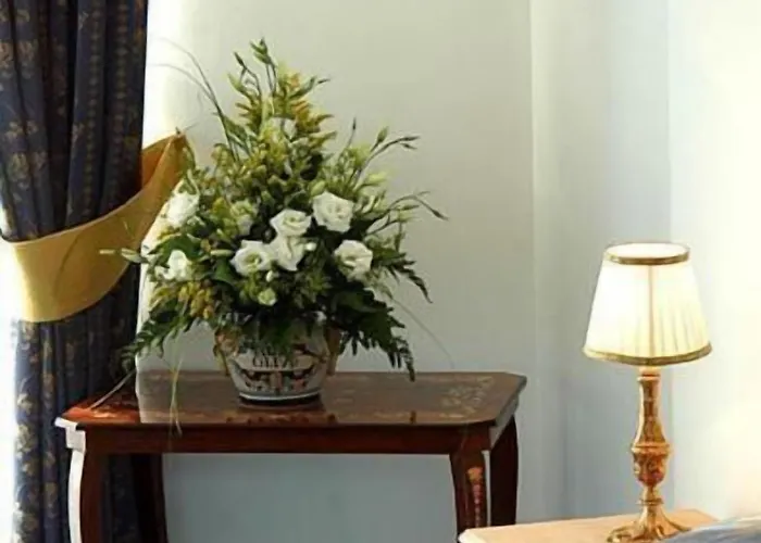 Отель Bussola 3*