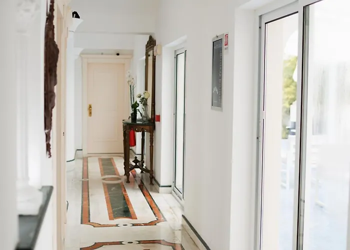 Bussola Отель 3*