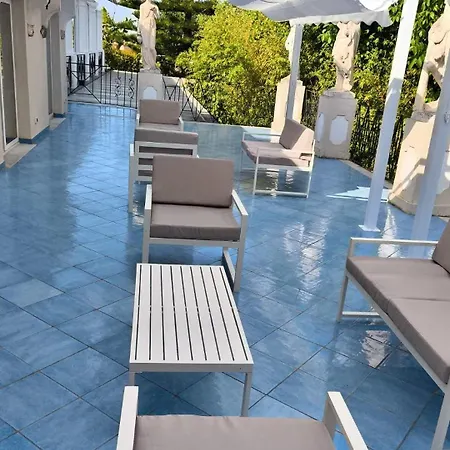 Bussola Szálloda 3*