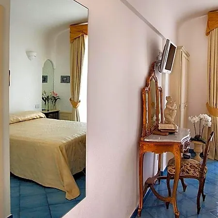 Bussola Hotel 3*