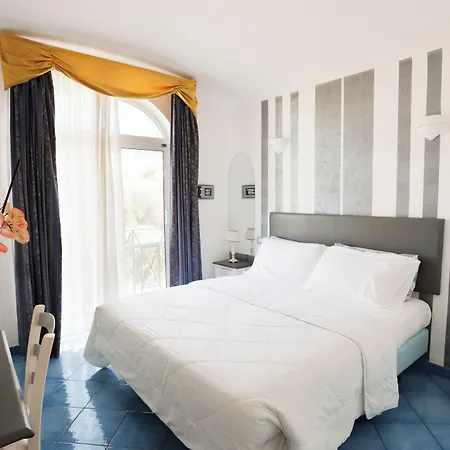 Hotel Bussola 3*